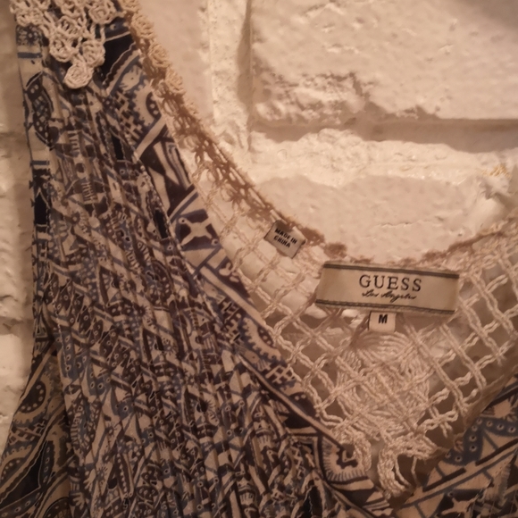 Guess tank top with laced detailed back - Picture 2 of 3